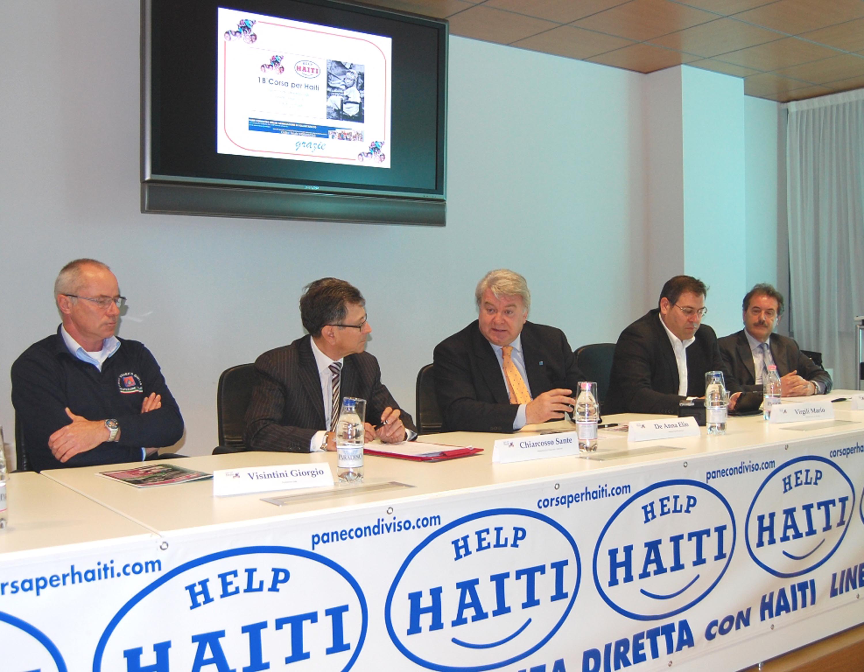 Elio De Anna (Assessore regionale Sport) alla presentazione della 18a edizione di &quot;Corsa per Haiti&quot;. (Udine 08/04/10)
