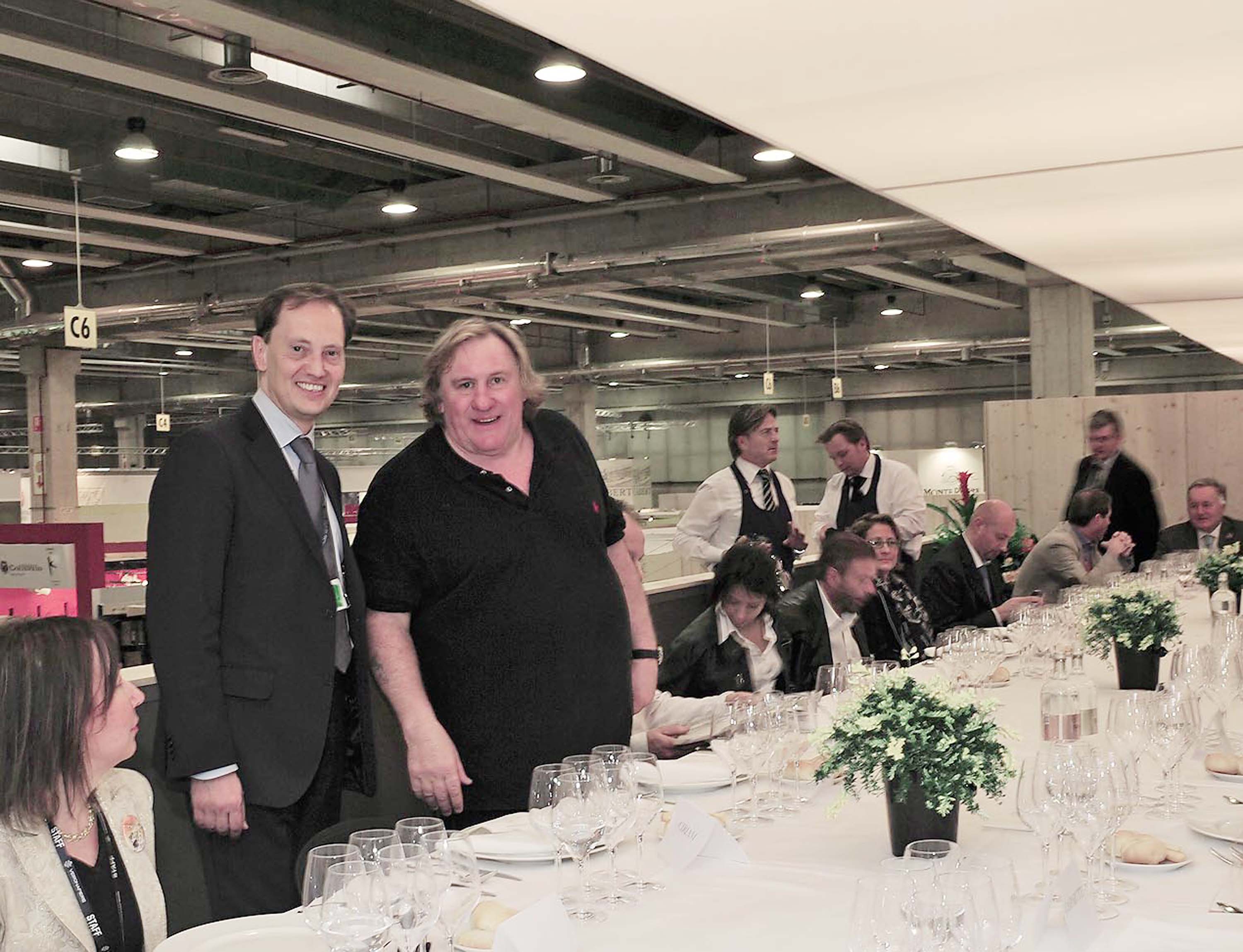 Luca Ciriani (Vicepresidente FVG e Assessore regionale Attività produttive) con Gerard Depardieu (Attore, enologo, gourmet) nello stand del Friuli Venezia Giulia alla 44a edizione di Vinitaly. (Verona 10/04/10)