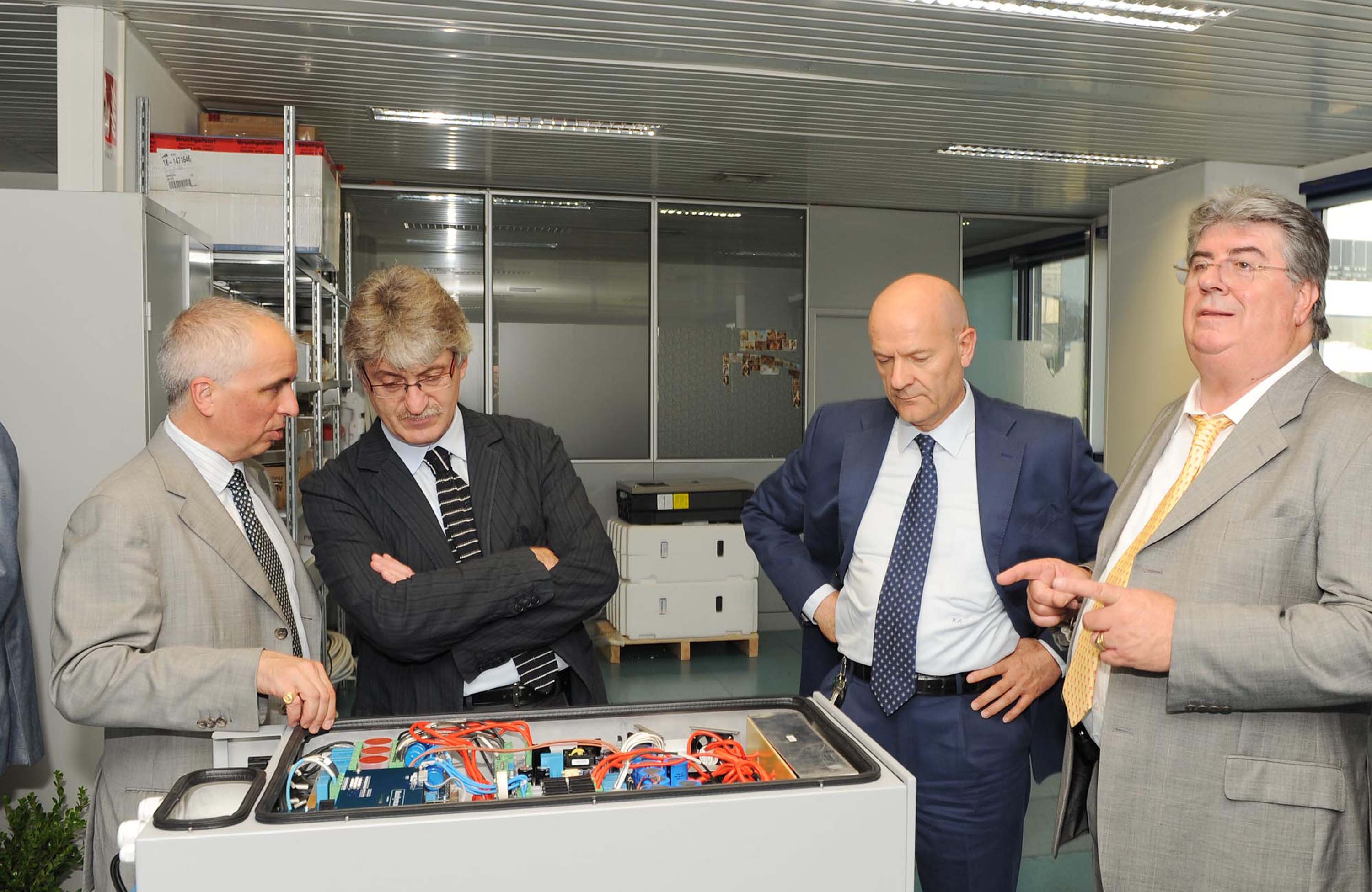 Federico Marescotti (Amministratore delegato Friulia) e Renzo Tondo (Presidente Friuli Venezia Giulia) visitano la società MW.FEP. (Ronchi dei Legionari 02/07/10)
