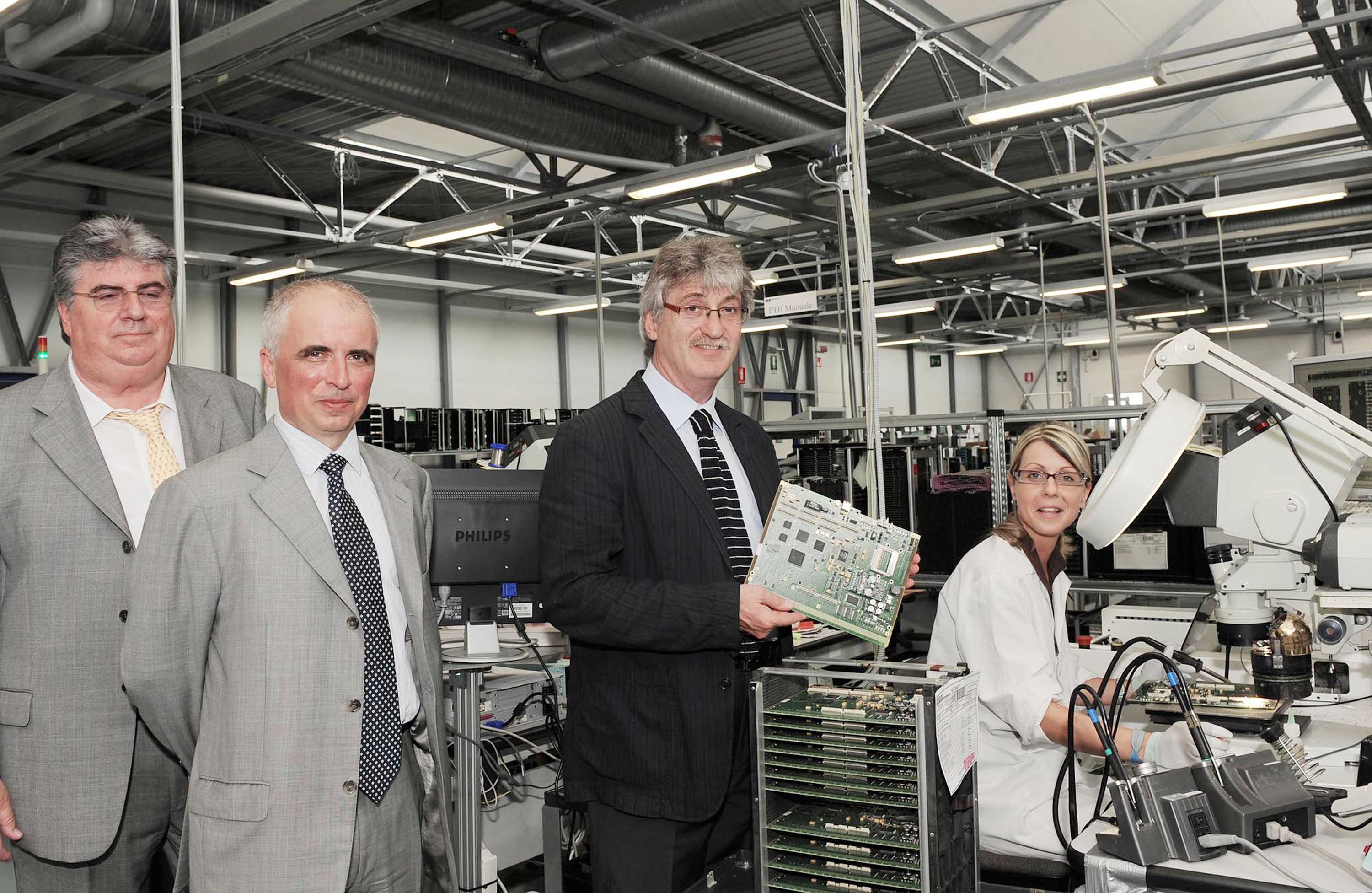 Federico Marescotti (Amministratore delegato Friulia) e Renzo Tondo (Presidente Friuli Venezia Giulia) visitano la società MW.FEP. (Ronchi dei Legionari 02/07/10)