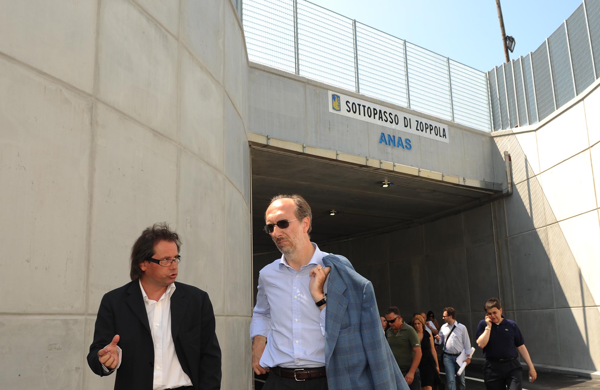 Riccardo Riccardi (assessore regionale Viabilità) con Antonio Consorti (assessore Viabilità Provicia Pordenone) all’apertura del sottopasso di Zoppola. (Zoppola, 20/07/2010)