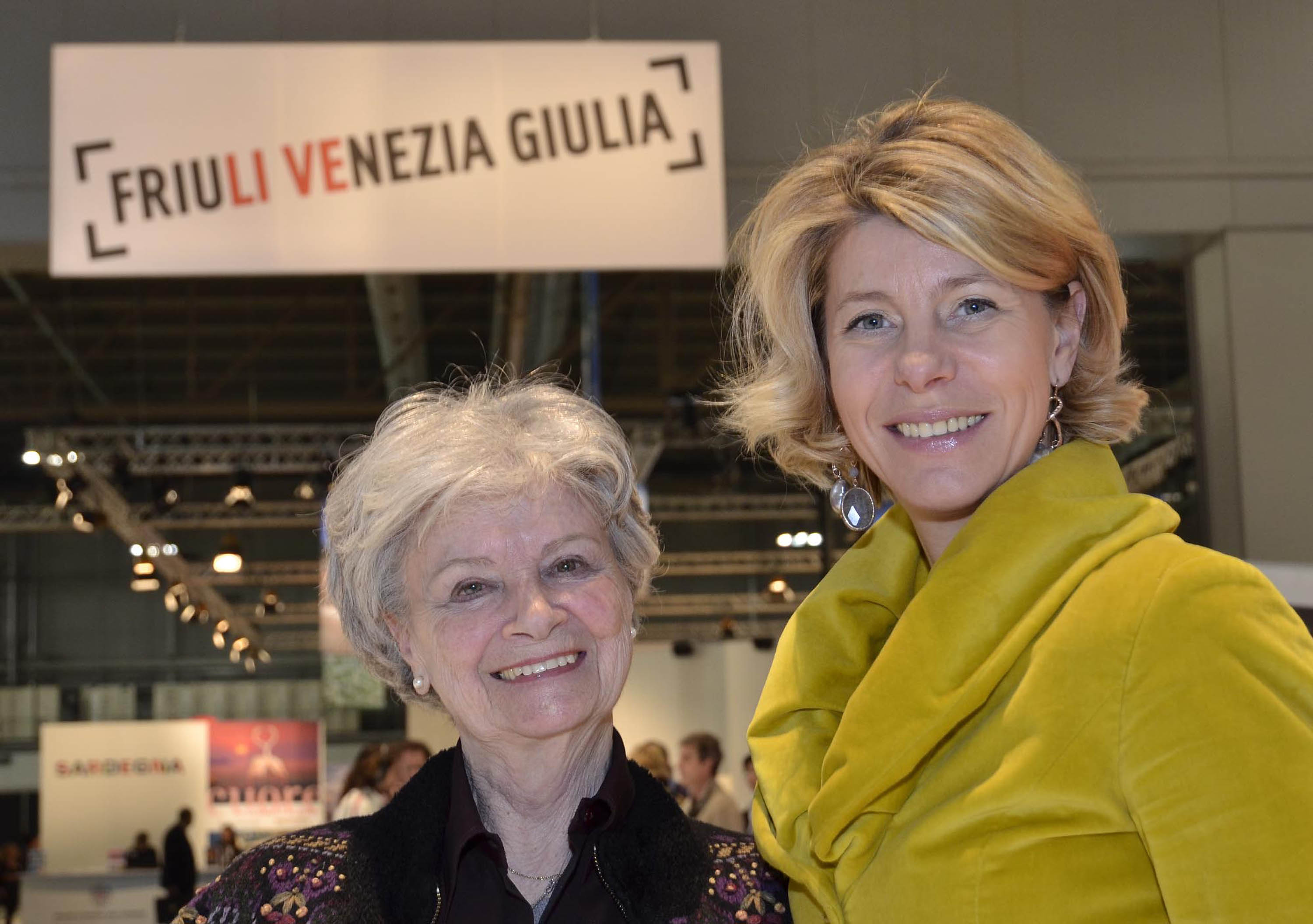 Ariella Reggio (Attrice) e Federica Seganti (Assessore regionale Attività produttive) all'apertura dello stand del Friuli Venezia Giulia alla BIT-Borsa Internazionale Turismo. (Milano 16/02/12)