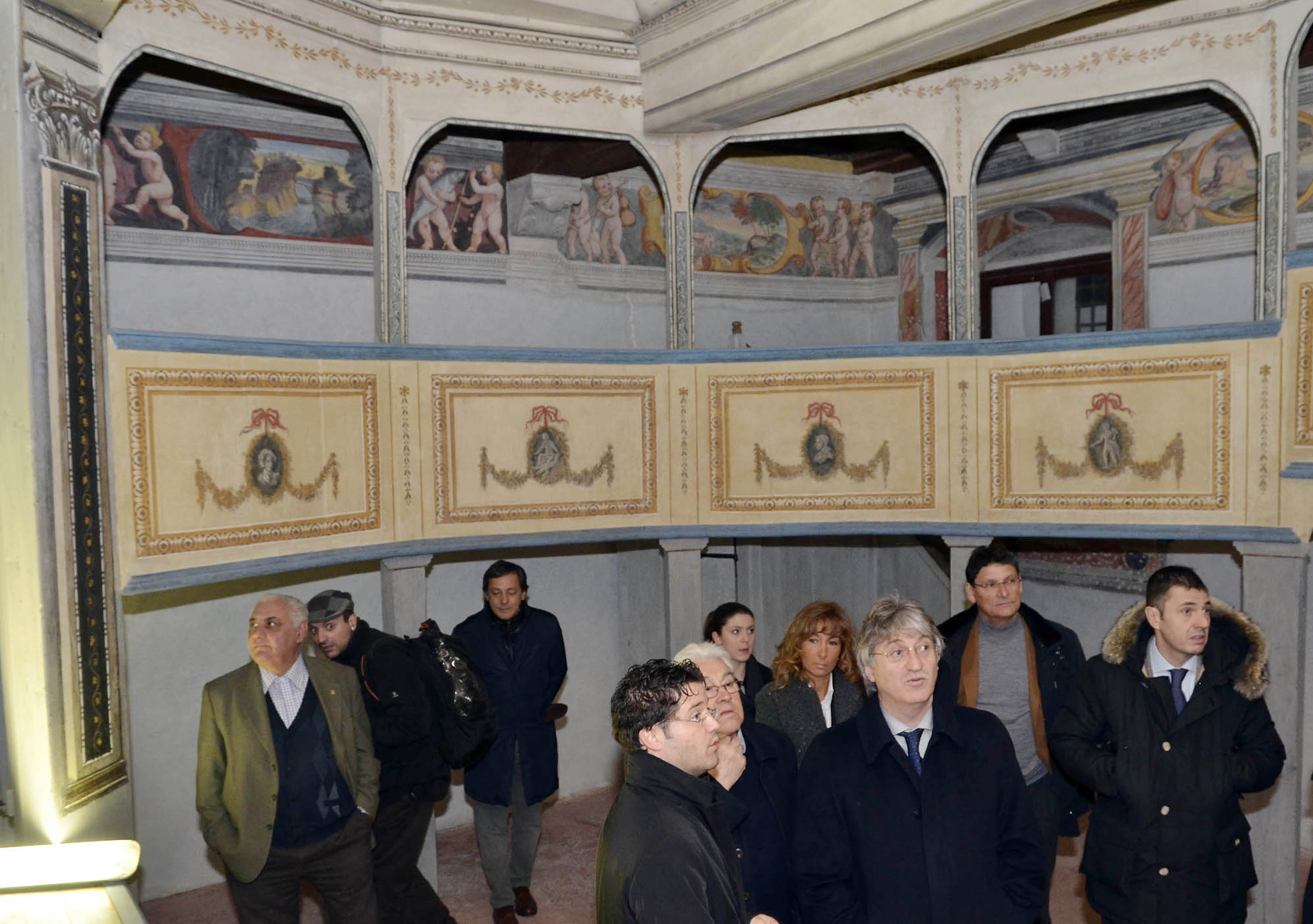 Renzo Tondo (Presidente Friuli Venezia Giulia) visita il teatro del '700, nel castello, accompagnato da Markus Murmair (Sindaco Valvasone). (Valvasone 22/02/12)

