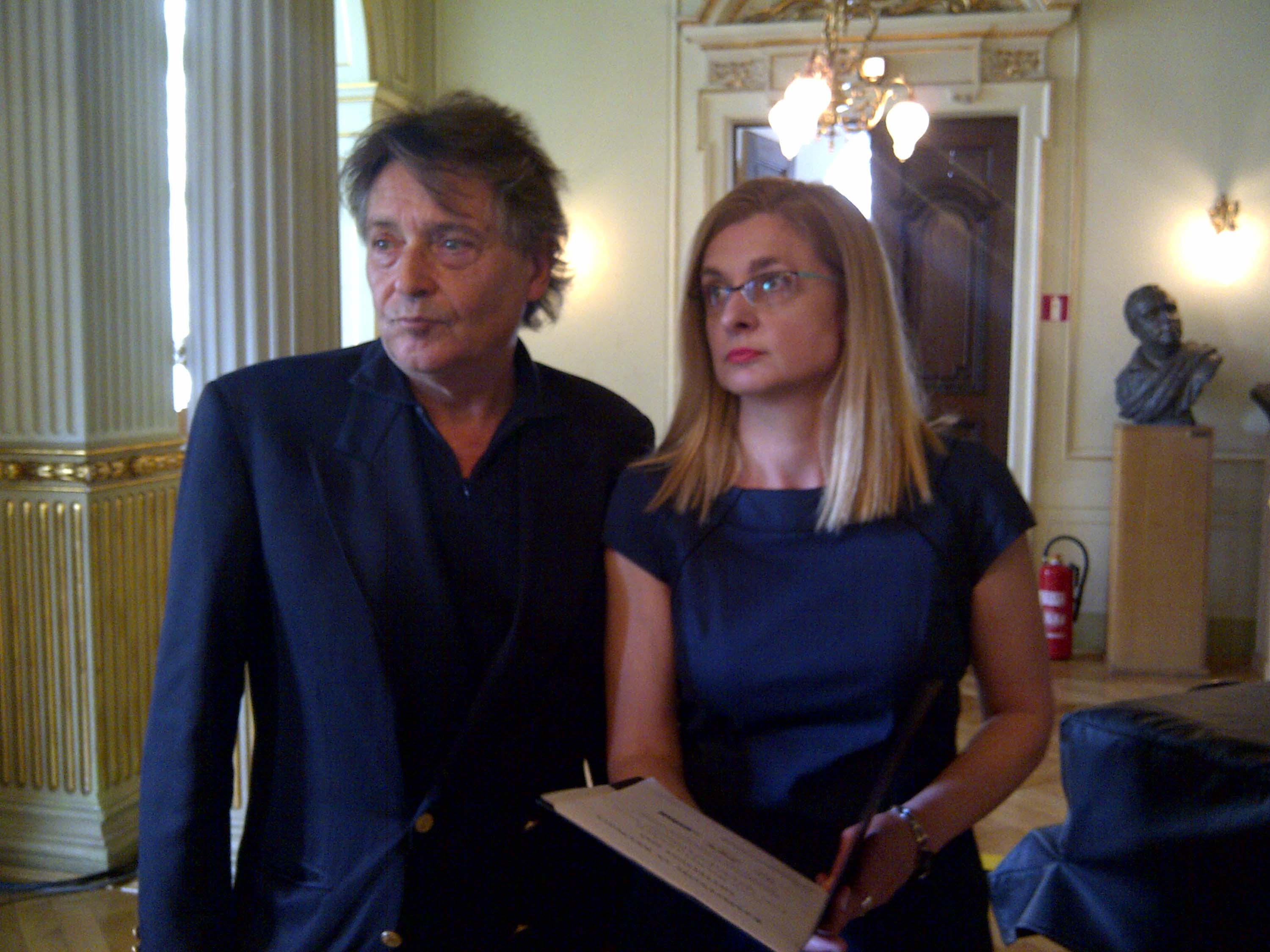 Antonio Devetag (Direttore generale Mittelfest) e Ana Lederer (Direttrice Teatro Nazionale croato) nel foyer del Teatro Nazionale. (Zagabria 16/05/13)