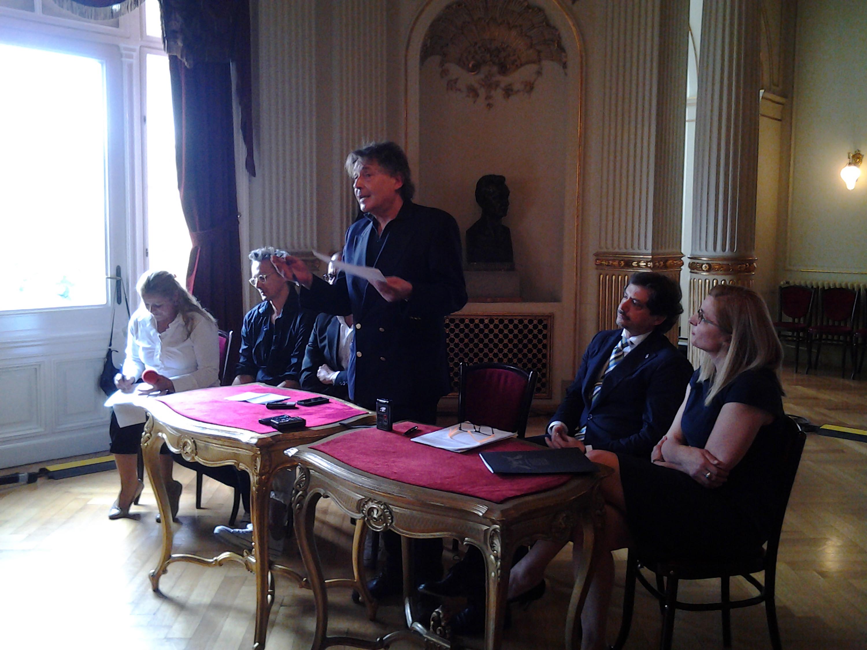 Antonio Devetag (Direttore generale Mittelfest) interviene alla presentazione delle iniziative che Mittelfest 2013 prepara per l'ingresso della Croazia nell'Unione europea (01/07/13), nel foyer del Teatro Nazionale. (Zagabria 16/05/13)