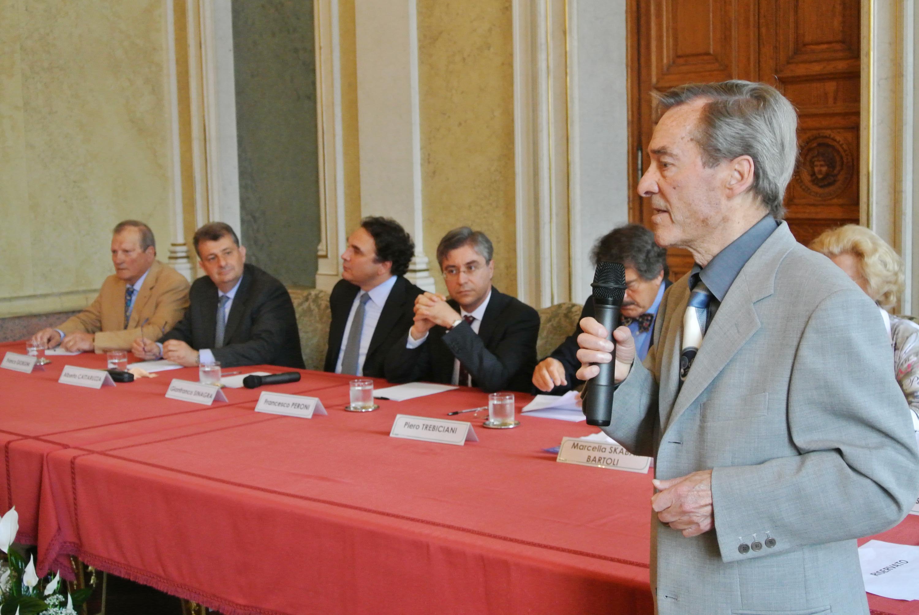Augusto Re David (Membro Comitato Premio Barcola) interviene al Premio Barcola, nella sede della Regione. (Trieste 08/06/13)