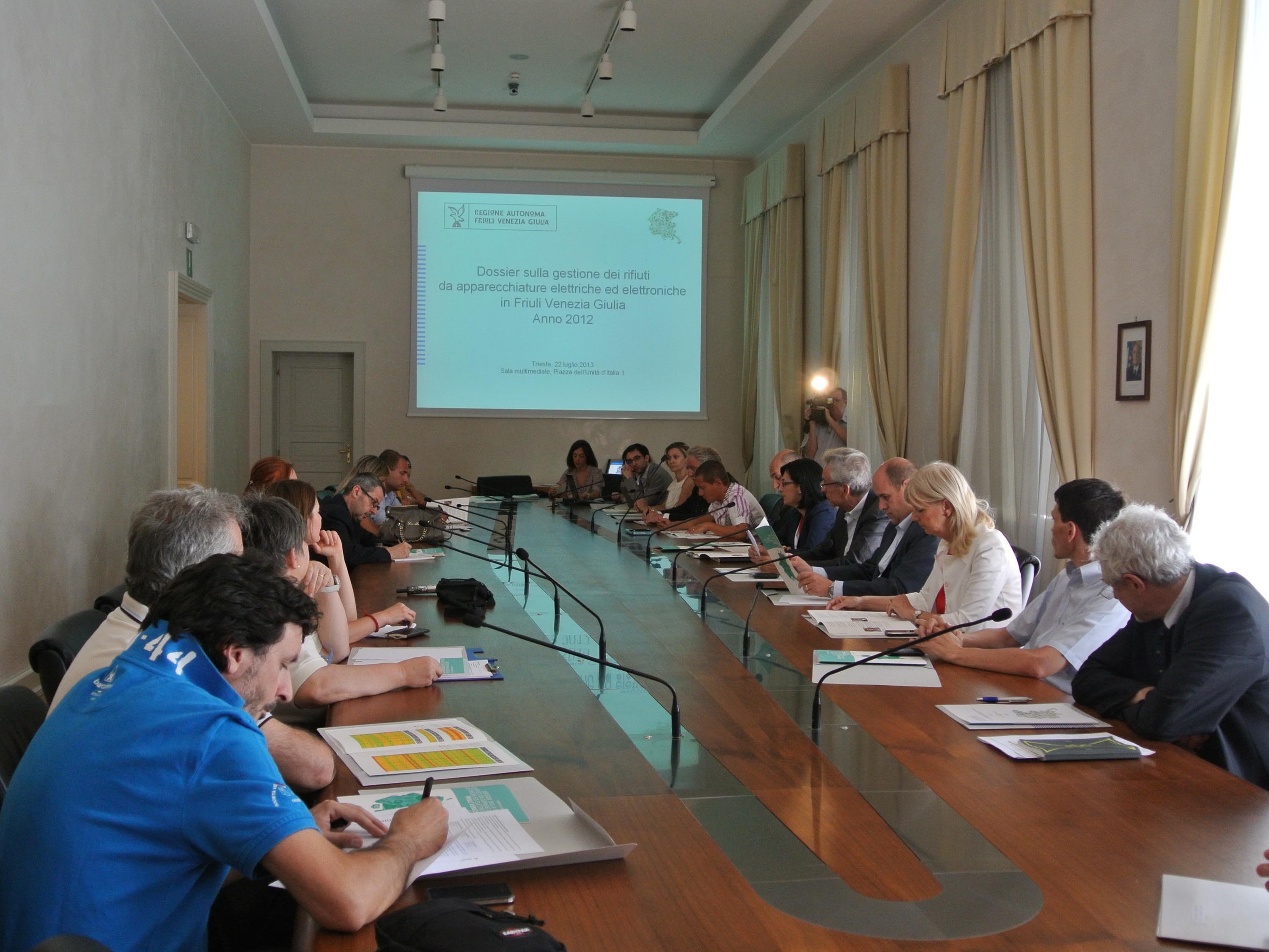 La presentazione del &quot;Dossier sulla gestione dei RAEE-Rifiuti da Apparecchiature Elettriche ed Elettroniche in FVG - Anno 2012&quot;. (Trieste 22/07/13)