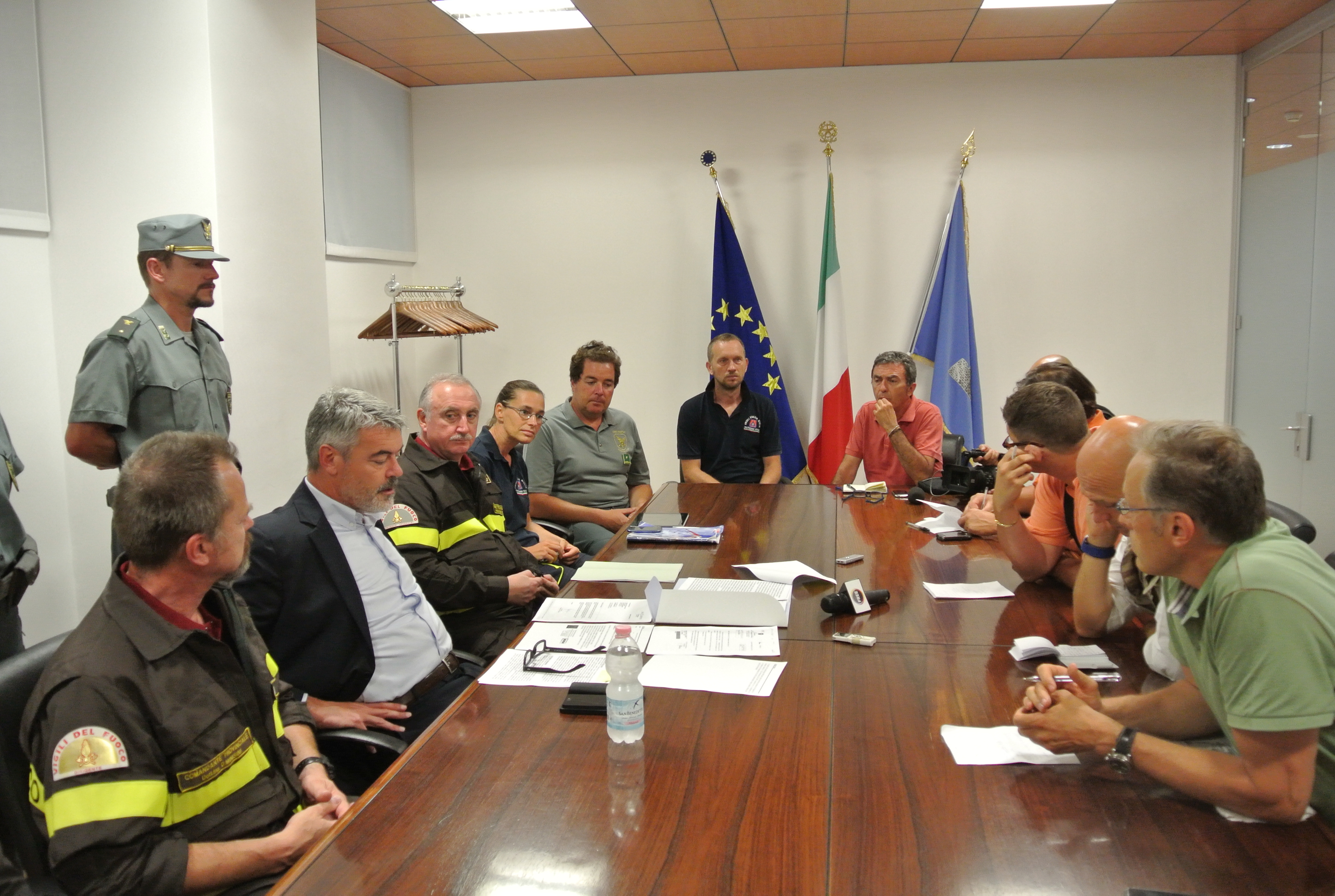 La  conferenza stampa sugli incendi boschivi nel territorio dei Comuni di Chiusaforte e Pontebba. (Udine, 08/08/13)