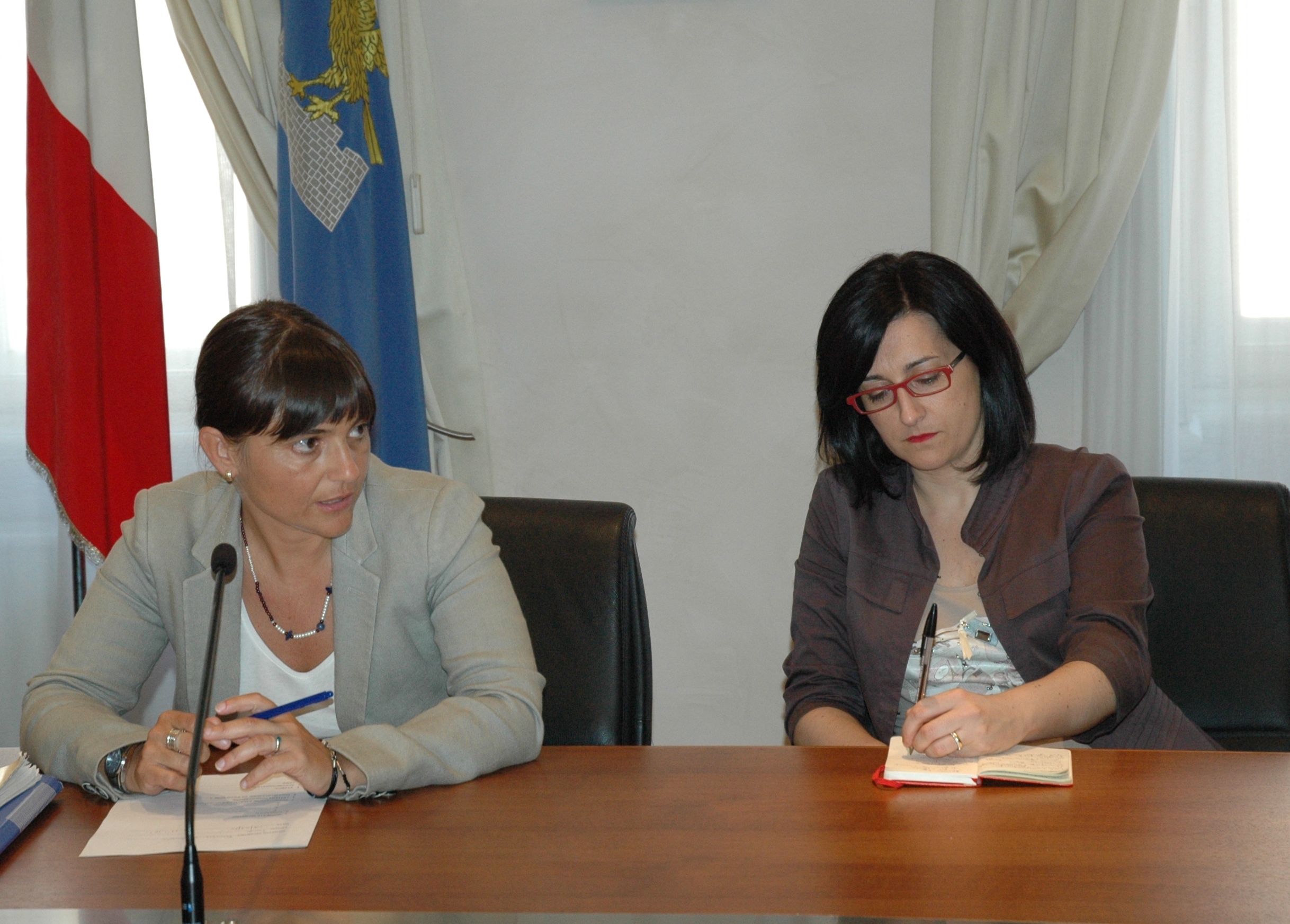 Debora Serracchiani (Presidente Friuli Venezia Giulia) e Sara Vito (assessore regionale all'Ambiente) durante l'incontro sulla Ferriera di Servola (TS). (Trieste, 08/08/13)
