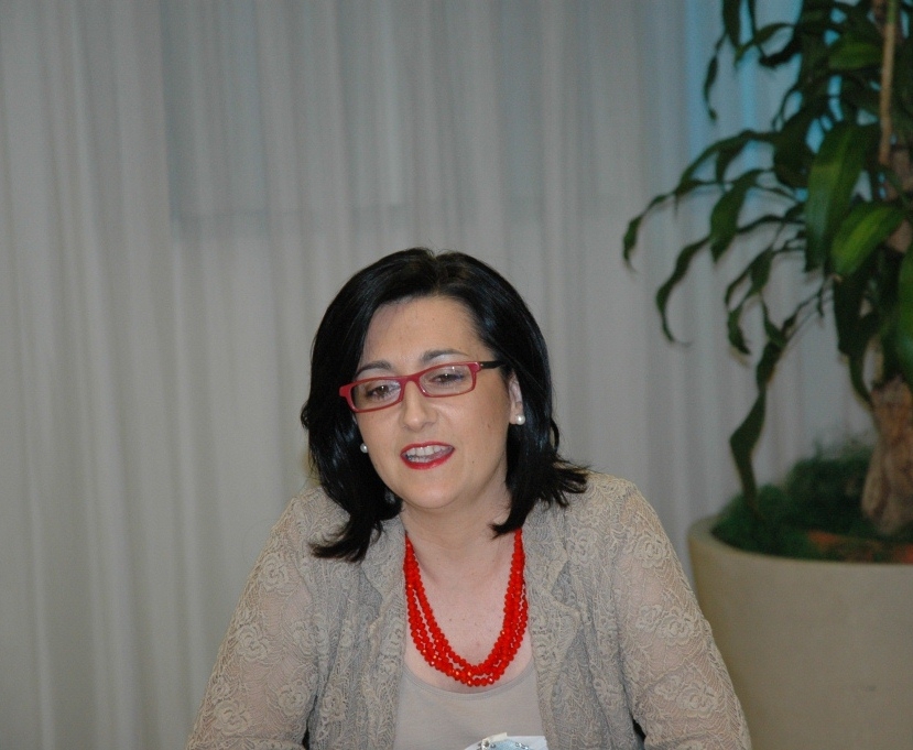 Sara Vito (assessore regionale all’Ambiente, Energia e Montagna) durante la conferenza stampa sul bilancio dei primi 100 giorni di attività della Giunta regionale. (Udine, 20/08/13)
