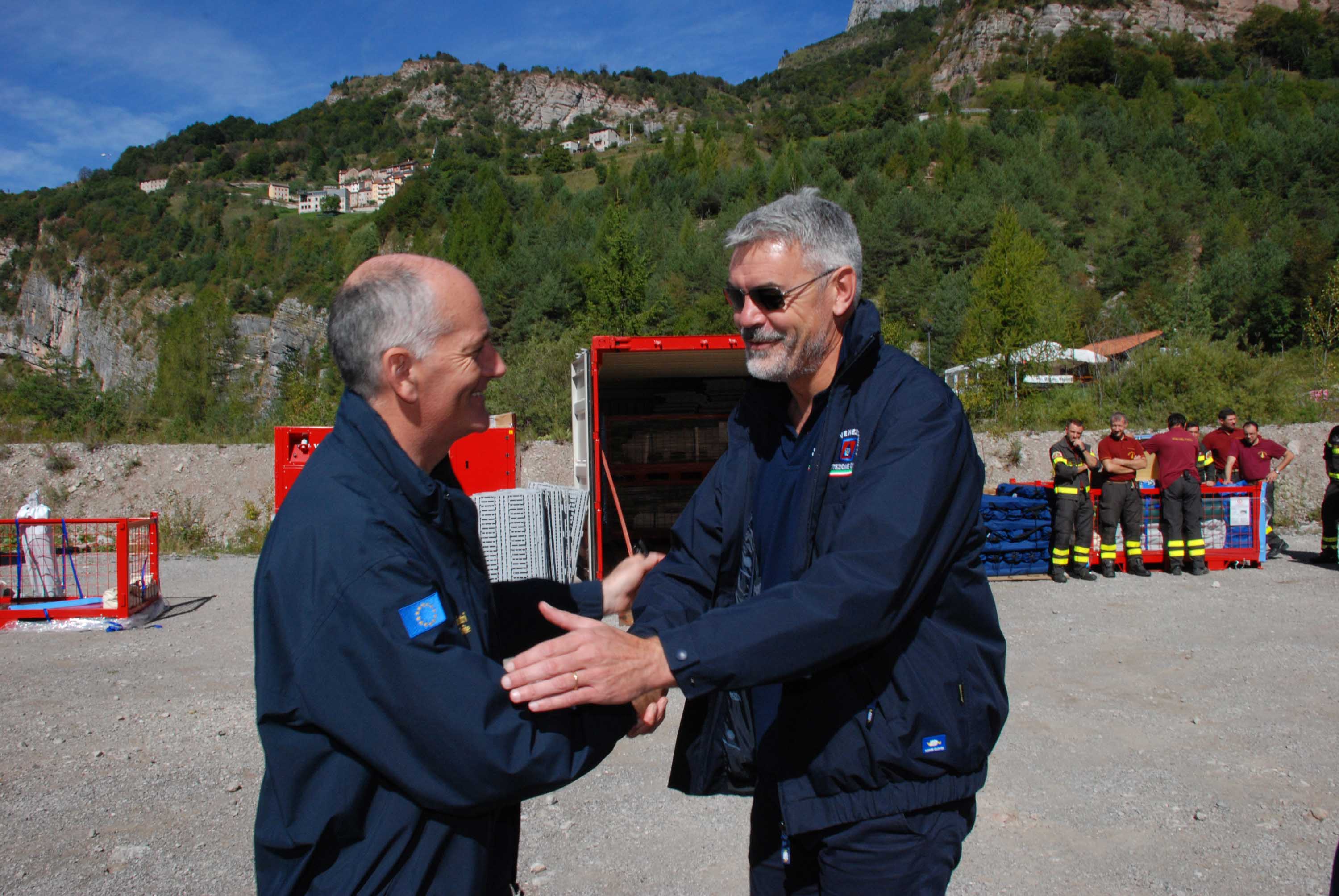 Franco Gabrielli (Capo Dipartimento Protezione civile nazionale) e Paolo Panontin (Assessore regionale Protezione civile) durante la giornata di esercitazione voluta dalla Regione Veneto in occasione del cinquantennale della tragedia del Vajont. (14/09/13)