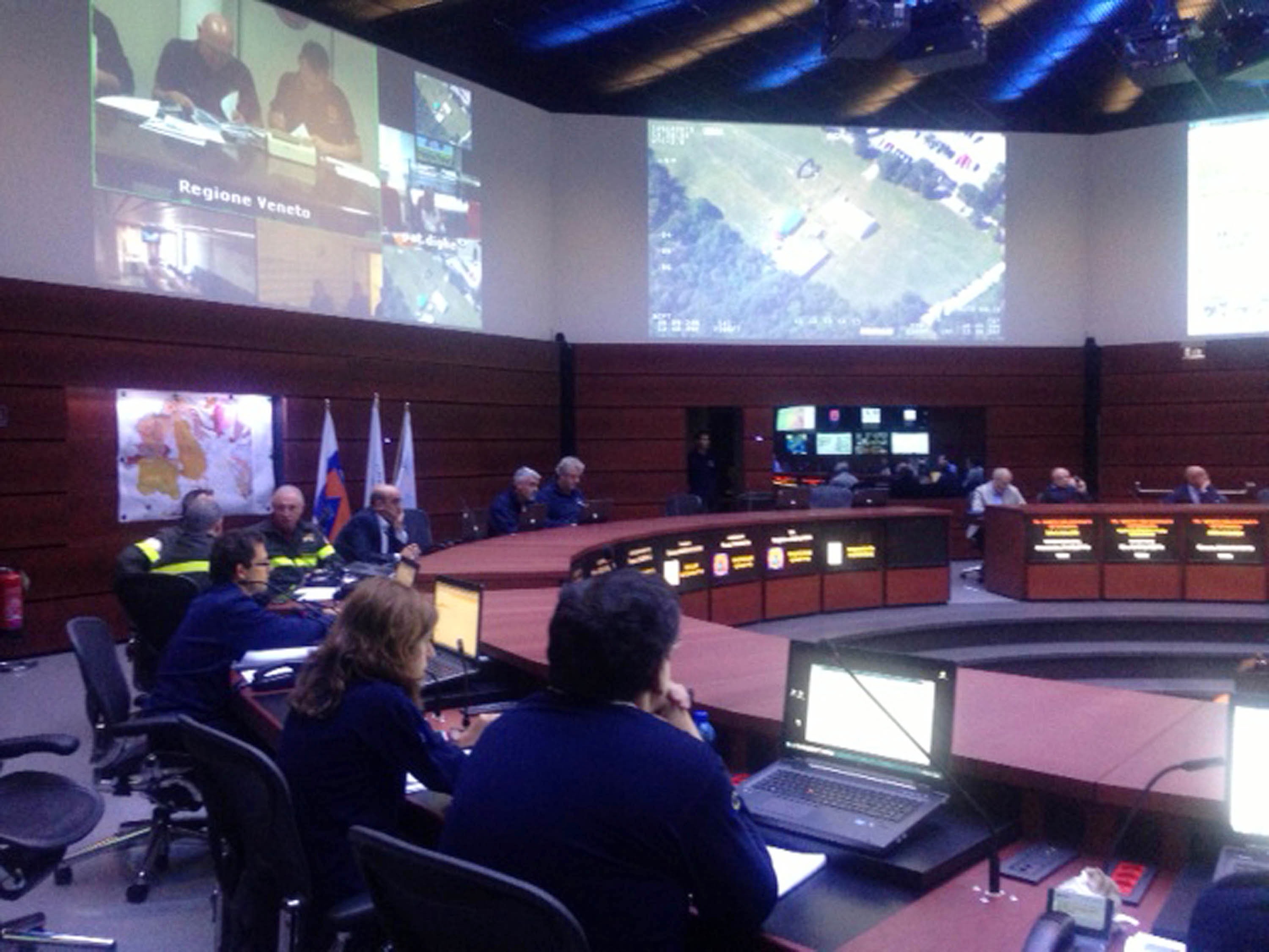 Sala Operativa della Protezione civile durante l'esercitazione voluta dalla Regione Veneto in occasione del cinquantennale della tragedia del Vajont. (Palmanova 14/09/13)