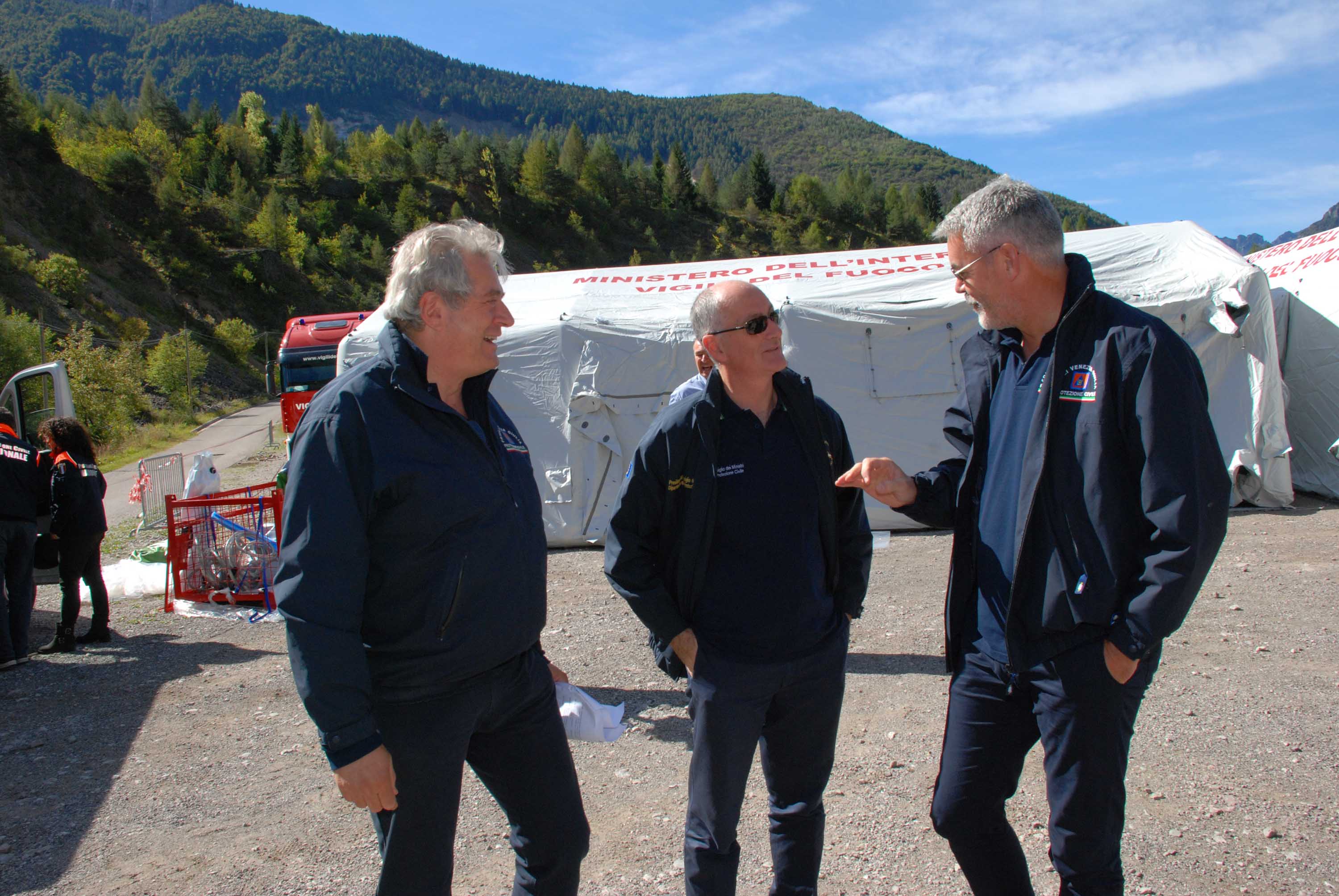 Guglielmo Berlasso (Direttore Protezione civile FVG), Franco Gabrielli (Capo Dipartimento Protezione civile nazionale) e Paolo Panontin (Assessore regionale Protezione civile) durante la giornata di esercitazione voluta dalla Regione Veneto in occasione del cinquantennale della tragedia del Vajont. (14/09/13)