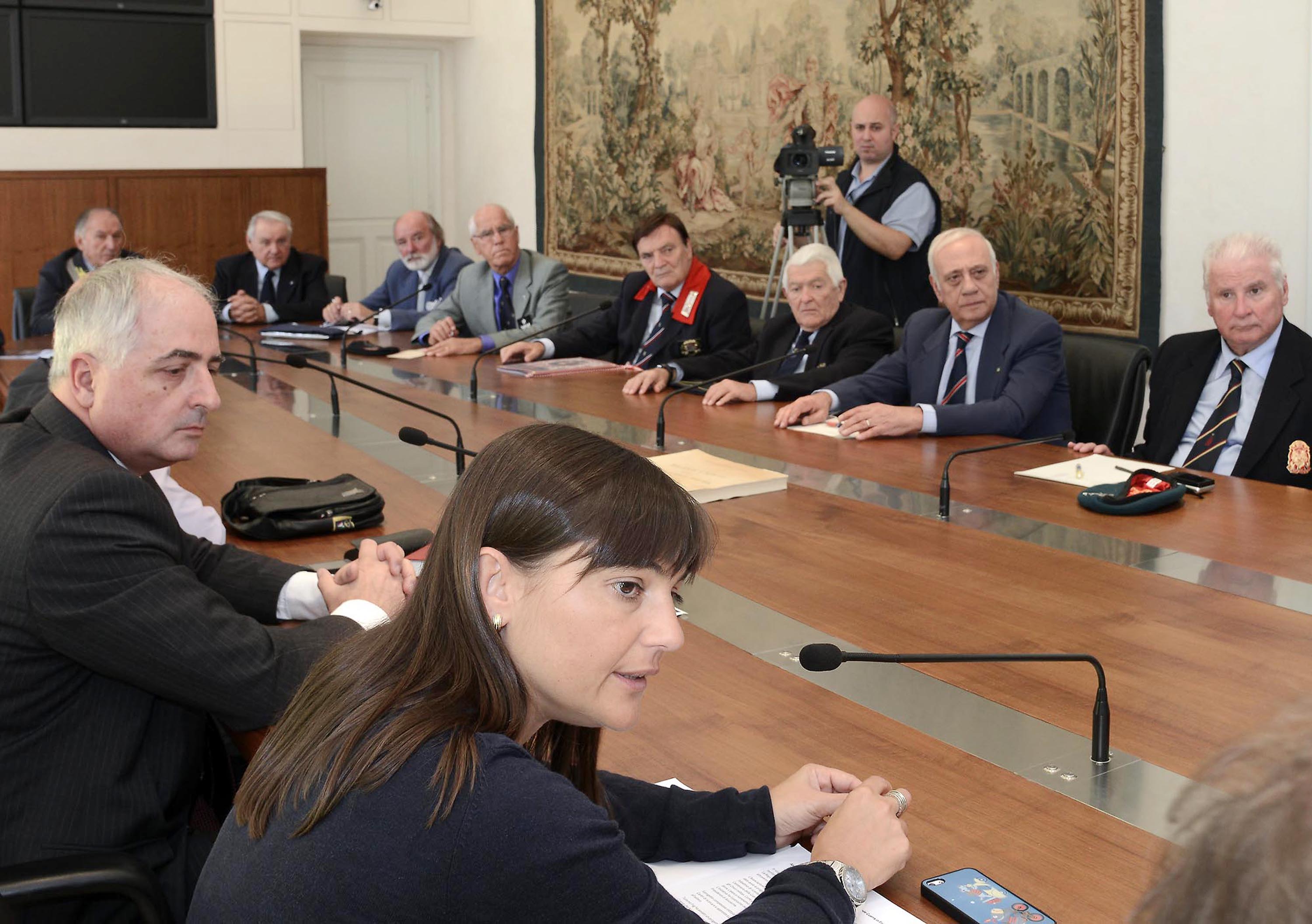 Roberto Machella (Presidente &quot;MHC-Military Historical Center&quot;) e Debora Serracchiani (Presidente Friuli Venezia Giulia) alla presentazione di &quot;Albo d'Oro&quot;. (Trieste 19/09/13)