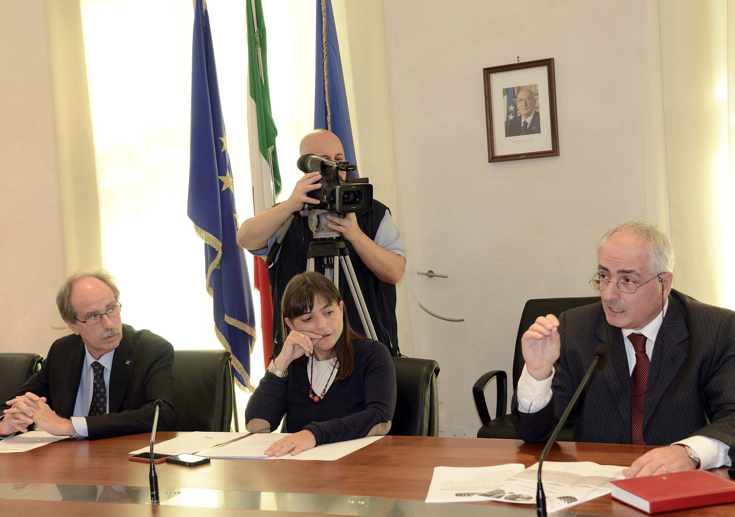 Gianni Torrenti (Assessore regionale Cultura), Debora Serracchiani (Presidente Friuli Venezia Giulia) e Roberto Machella (Presidente &quot;MHC-Military Historical Center&quot;) alla presentazione di &quot;Albo d'Oro&quot;. (Trieste 19/09/13)