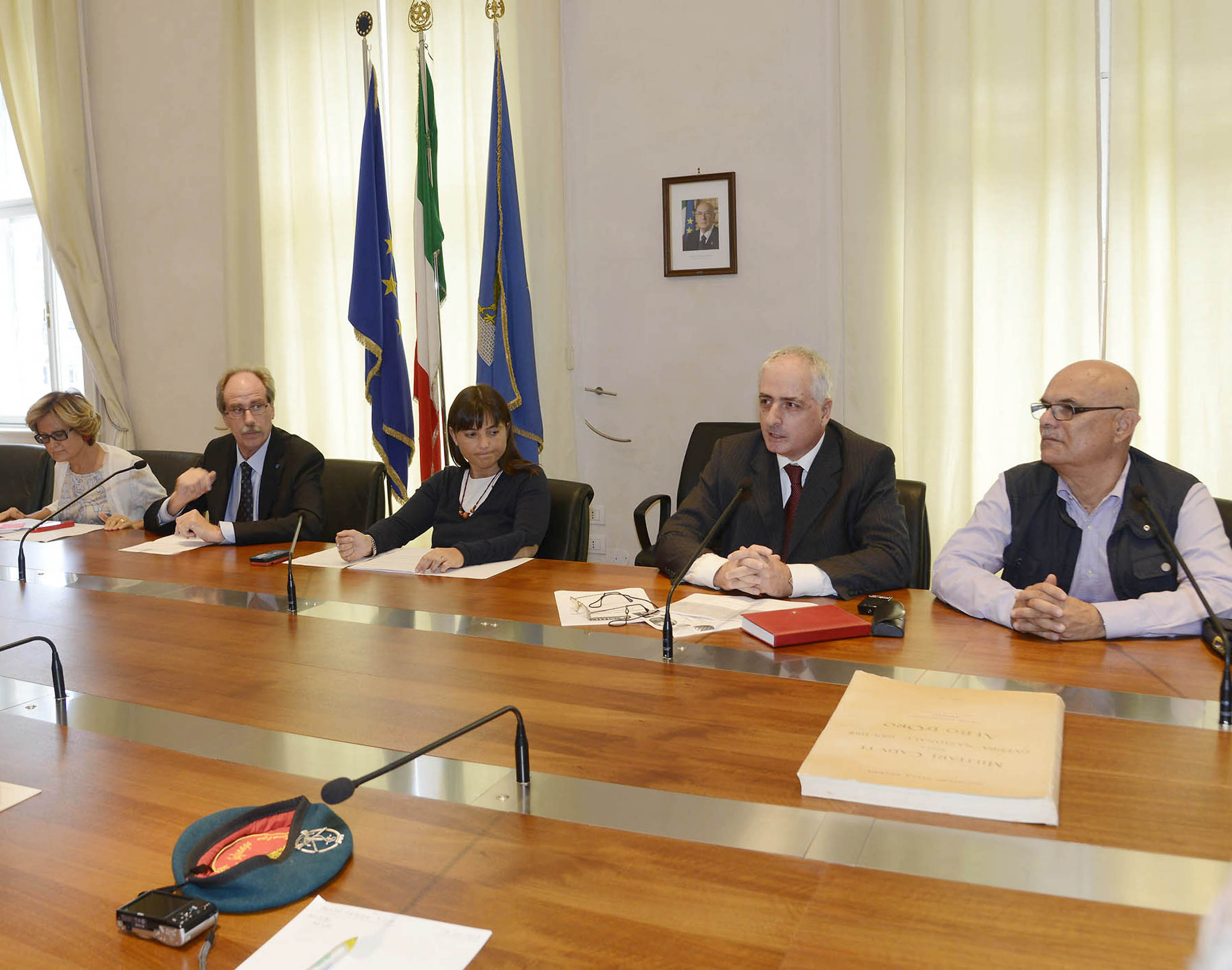 Gianni Torrenti (Assessore regionale Cultura), Debora Serracchiani (Presidente Friuli Venezia Giulia) e Roberto Machella (Presidente &quot;MHC-Military Historical Center&quot;) alla presentazione di &quot;Albo d'Oro&quot;. (Trieste 19/09/13)