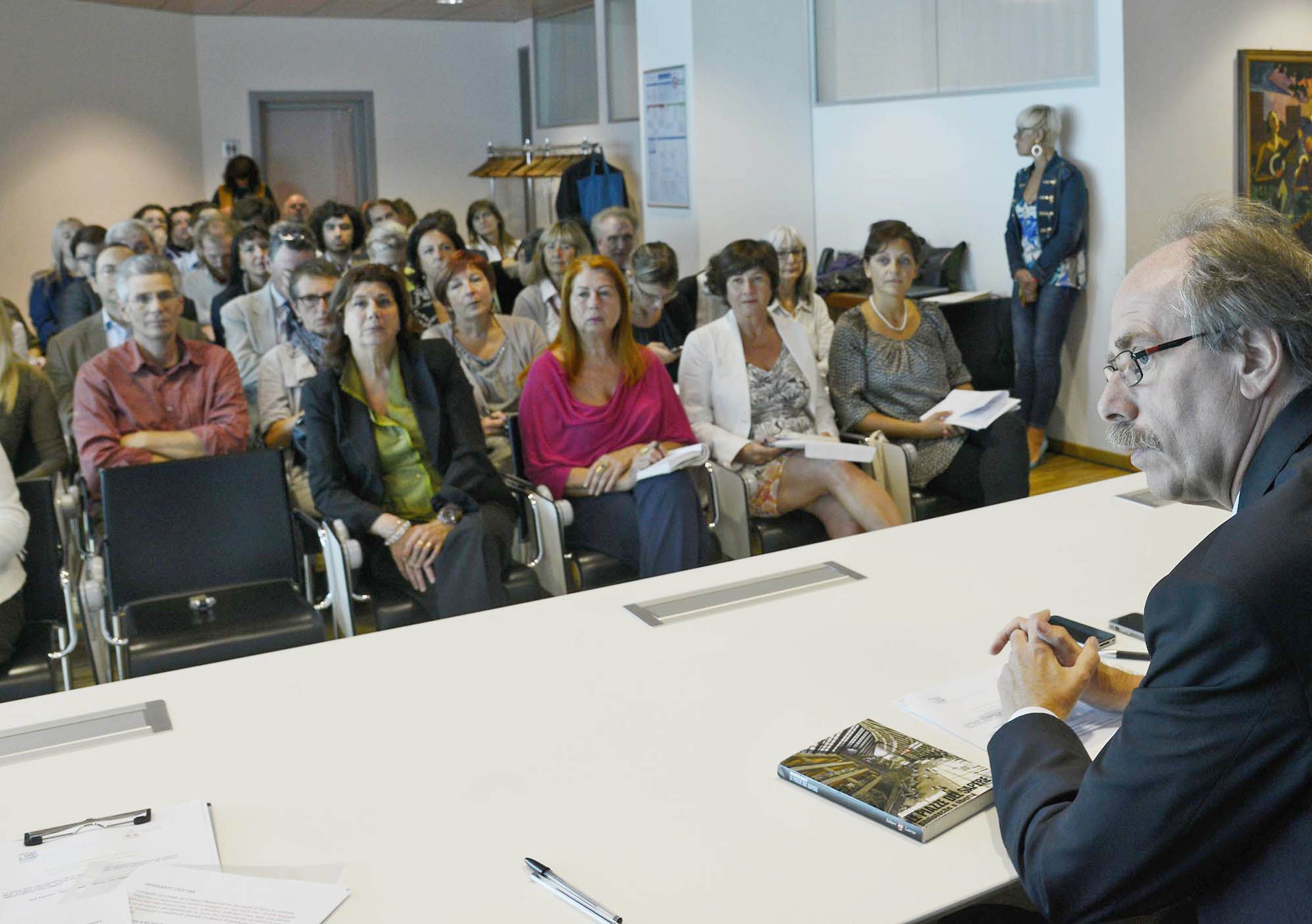 Gianni Torrenti (Assessore regionale Cultura) alla tavola rotonda &quot;Verso un piano regionale integrato per la promozione della lettura&quot;. (Udine 21/09/13)