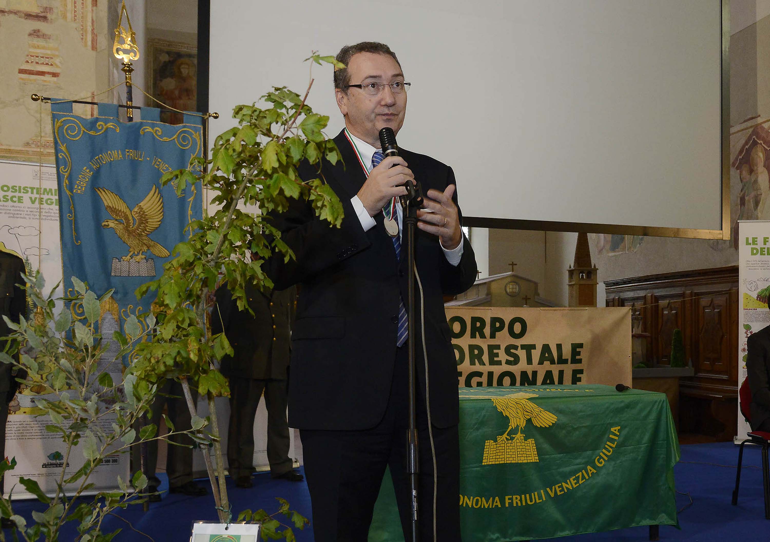 Sergio Bolzonello (Vicepresidente FVG e assessore regionale Risorse forestali) interviene al 69° Raduno nazionale dei Forestali. (Cividale del Friuli 29/09/13)