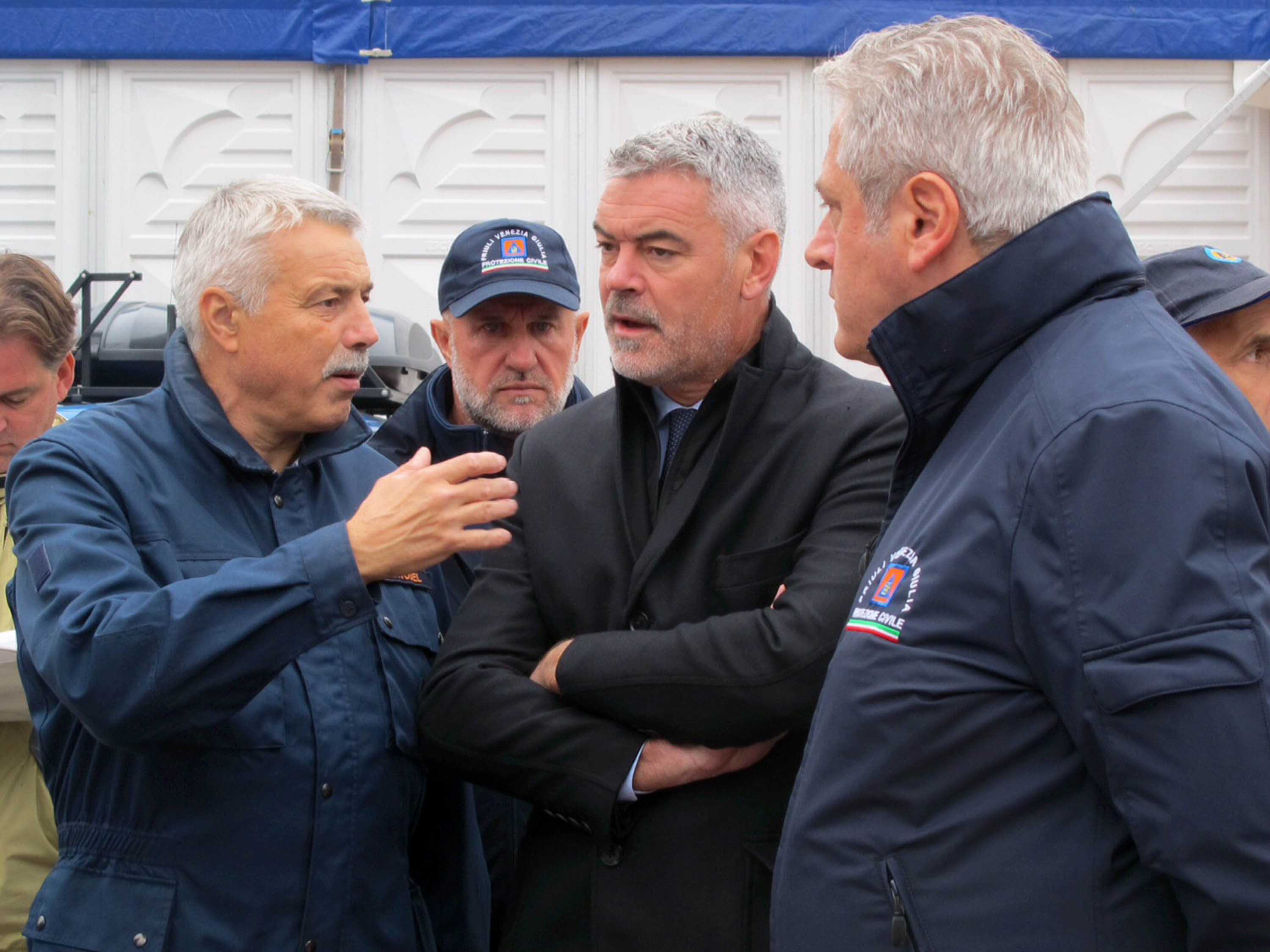 Branko Dervodel (Vicecapo Protezione civile SLO), Paolo Panontin e Guglielmo Berlasso (Assessore e direttore Protezione civile FVG). [Velenje (SLO) 05/10/13]