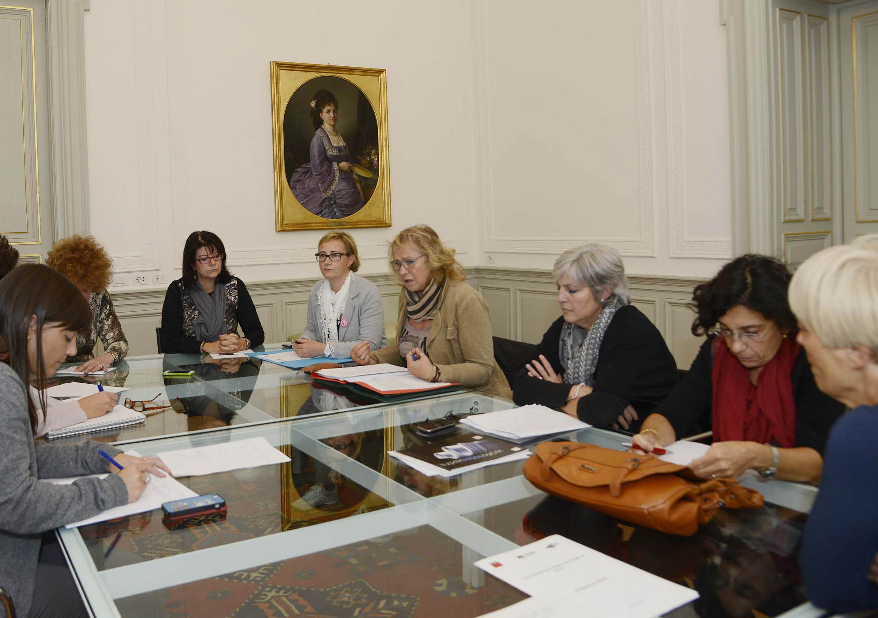 Debora Serracchiani (Presidente Friuli Venezia Giulia) con la delegazione sindacale guidata da Orietta Olivo (CGIL), Iris Morassi (CISL) e Magda Gruarin (UIL). (Trieste 07/10/13)