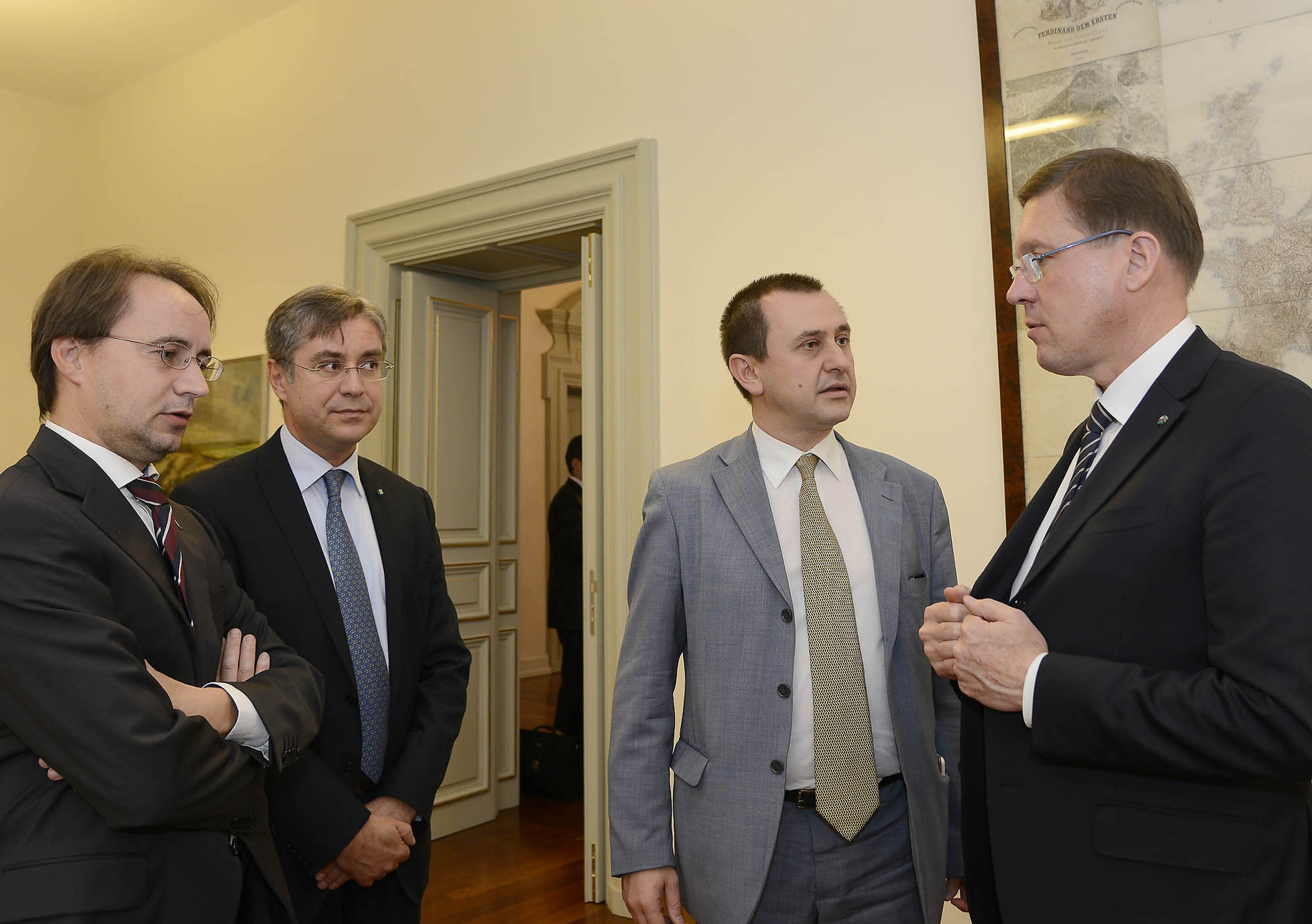 Igor Gabrovec (Consigliere regionale), Francesco Peroni (Assessore Programmazione Politiche economiche e comunitarie FVG), Ettore Rosato (Parlamentare) ed Enrico Samer (Console onorario di Turchia a Trieste). (Trieste 21/10/13)