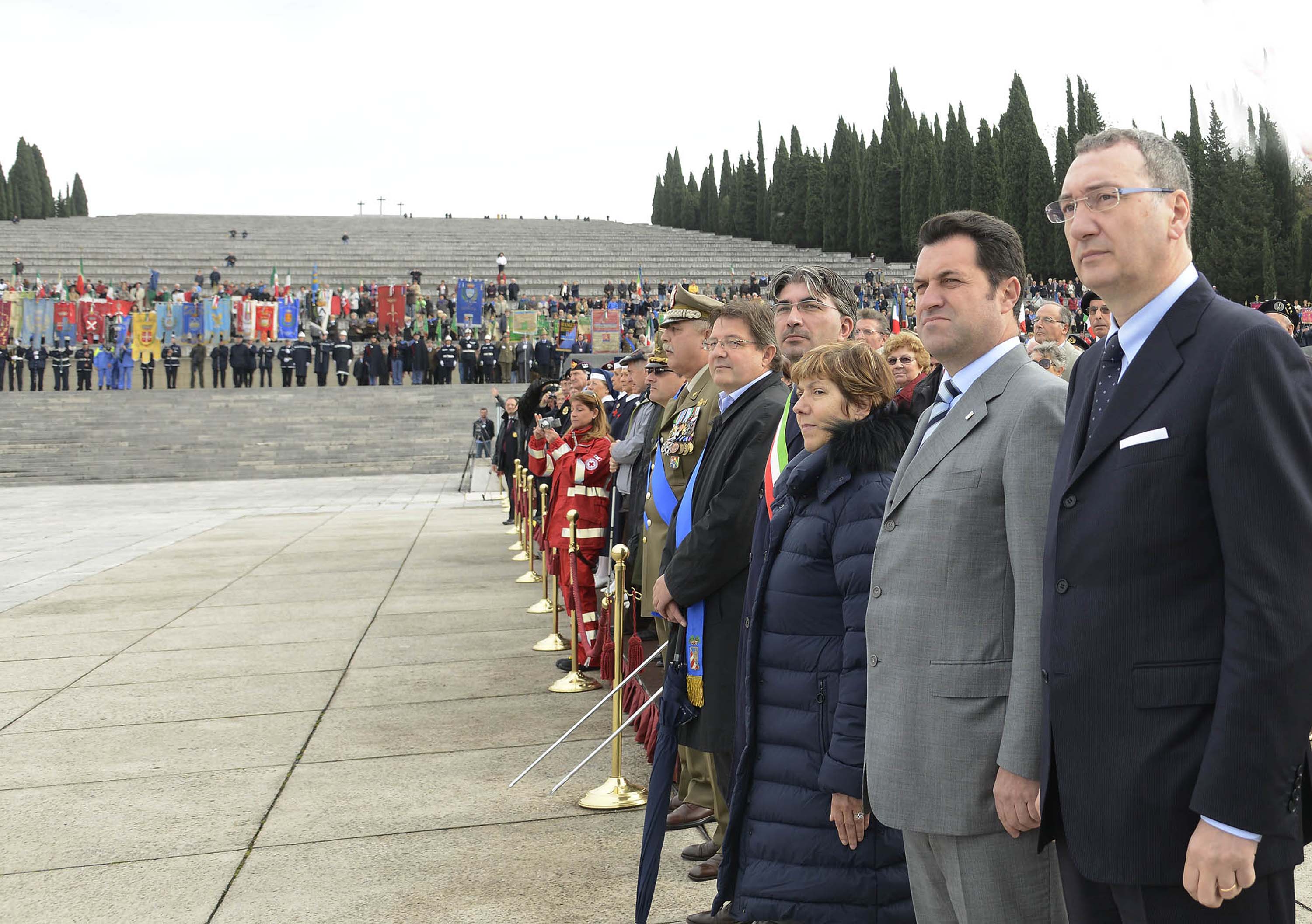 Maria Augusta Marrosu (Prefetto Gorizia), Franco Iacop (Presidente Consiglio regionale) e Sergio Bolzonello (Vicepresidente FVG e assessore regionale Attività produttive) alla cerimonia per il Giorno dell'Unità Nazionale e la Giornata delle Forze Armate. (Redipuglia 04/11/13)