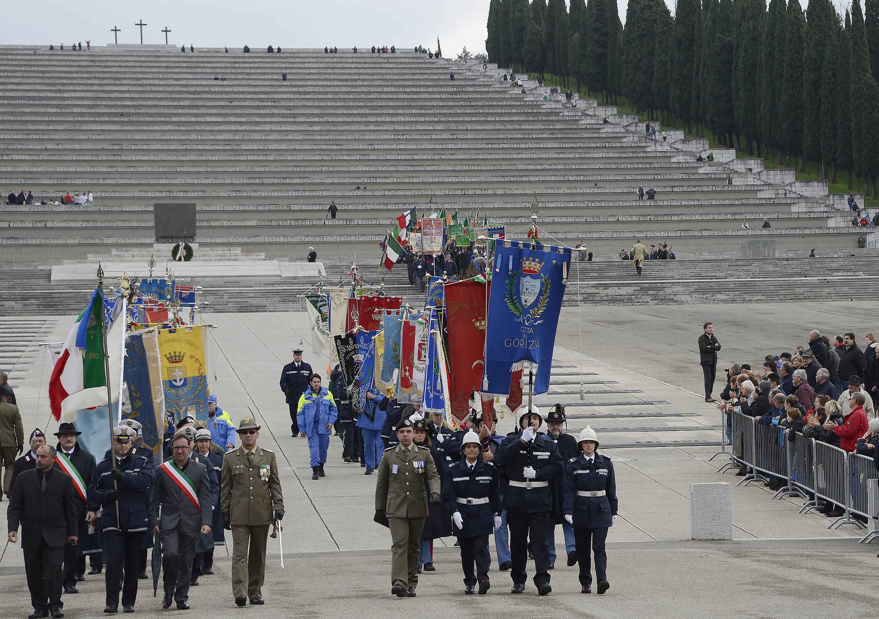 Sfilata dei gonfaloni alla cerimonia per il Giorno dell'Unità Nazionale e la Giornata delle Forze Armate. (Redipuglia 04/11/13)