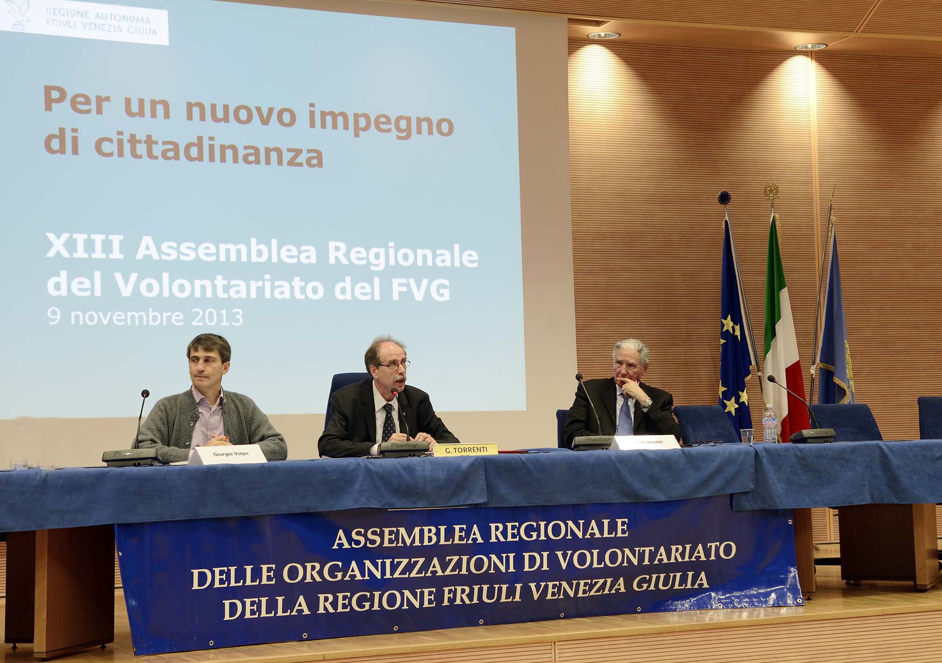 Giorgio Volpe (Vicepresidente Comitato regionale Volontariato FVG), Gianni Torrenti (Assessore regionale Solidarietà) e Dario Rinaldi (Presidente Comitato Gestione Fondi speciali Volontariato FVG). (Udine 09/11/13)