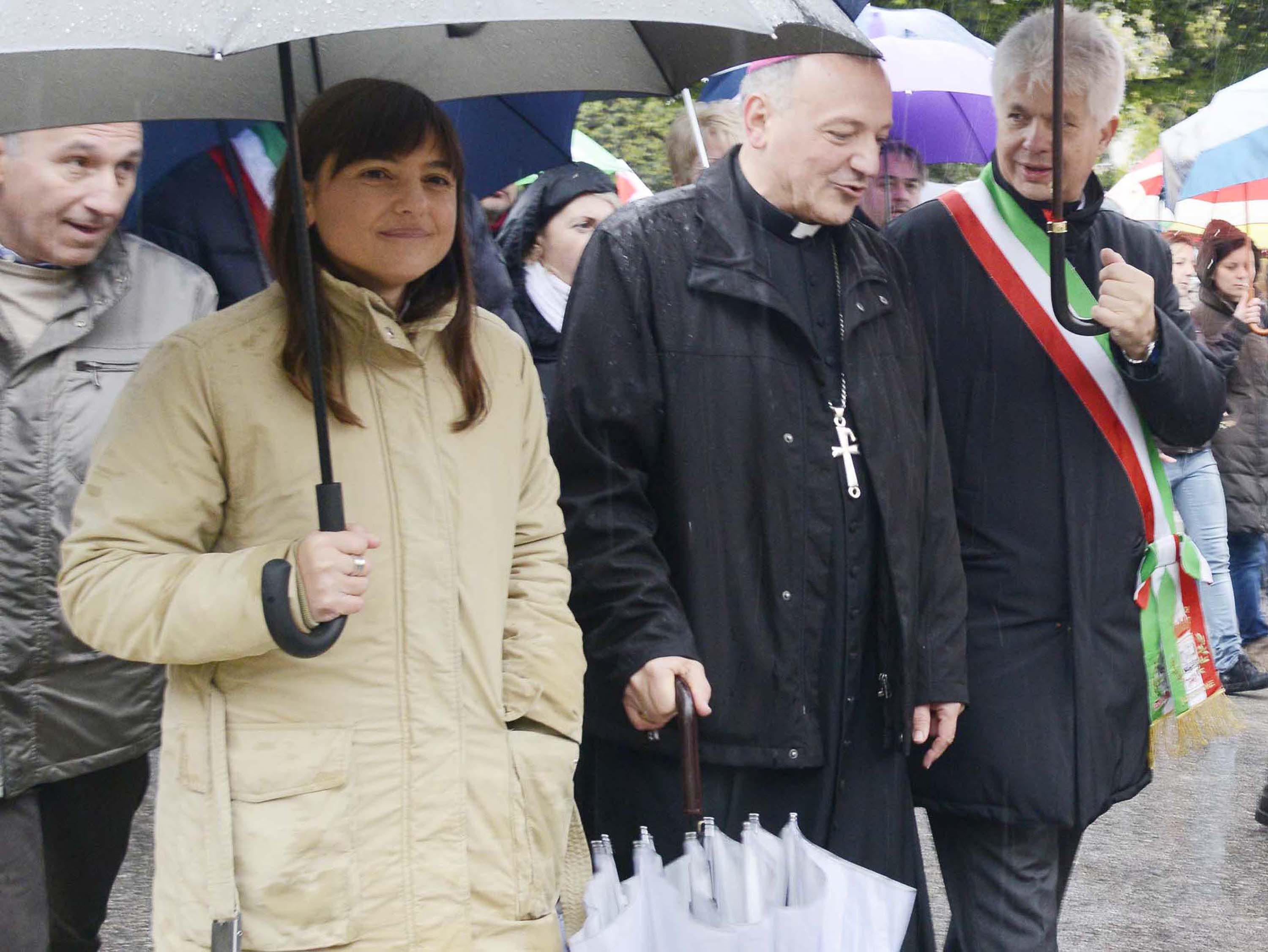 Debora Serracchiani (Presidente Friuli Venezia Giulia), Giuseppe Pellegrini (Vescovo Pordenone) e Claudio Pedrotti (Sindaco Pordenone) alla manifestazione indetta in occasione dello sciopero generale. (Pordenone 15/11/13)