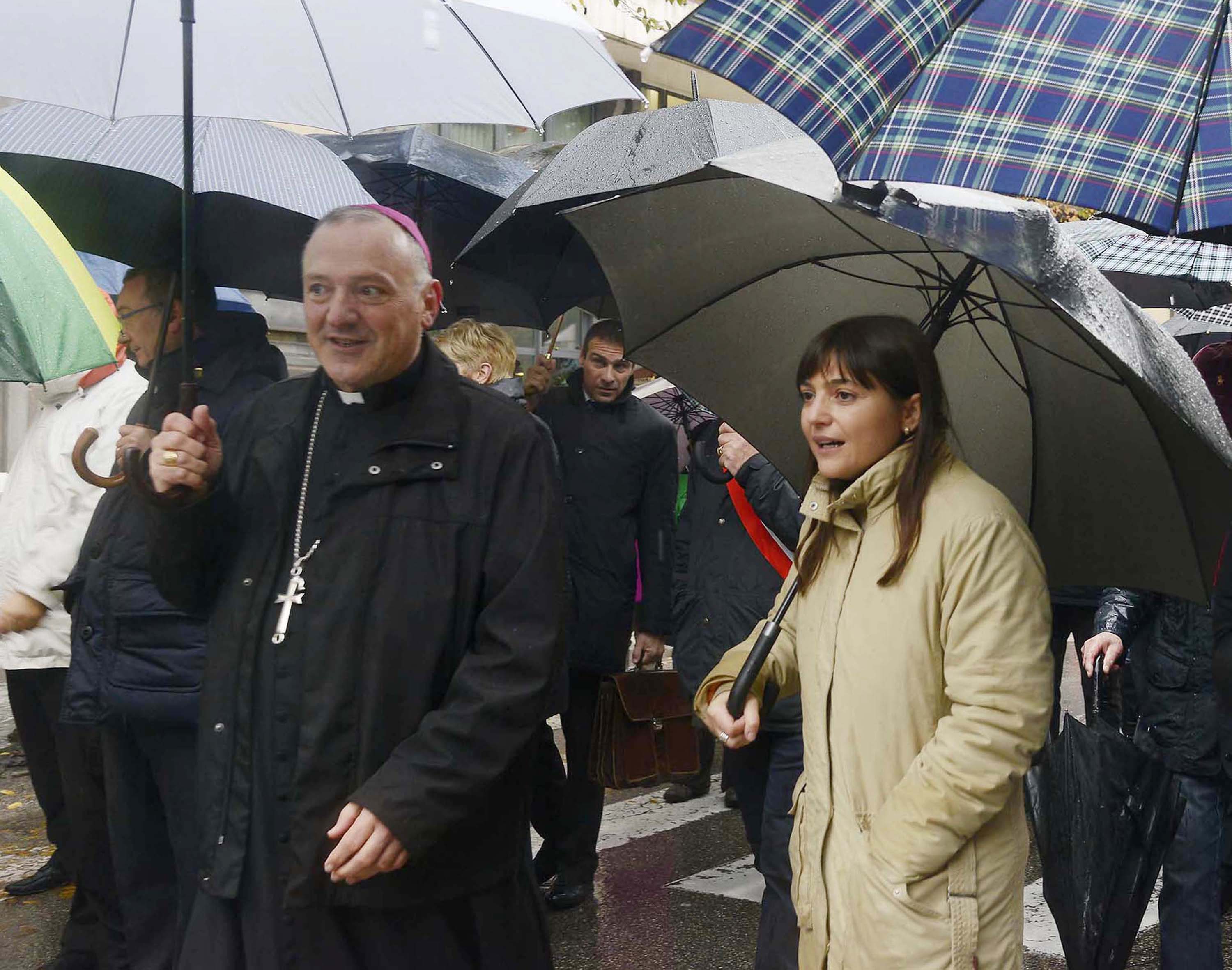 Giuseppe Pellegrini (Vescovo Pordenone) e Debora Serracchiani (Presidente Friuli Venezia Giulia) alla manifestazione indetta in occasione dello sciopero generale. (Pordenone 15/11/13)
