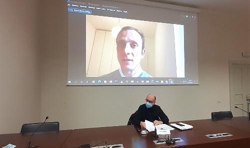 Il governatore Massimiliano Fedriga collegato in videoconferenza e il vicegovernatore Riccardo Riccardi