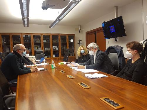 Il vicegovernatore Riccardo Riccardi durante l'incontro con i responsabili regionali del Sumai-Assoprof
