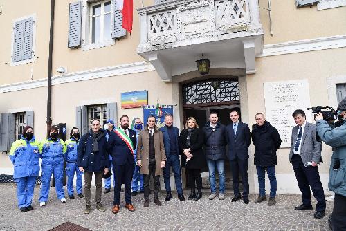 Il governatore Fedriga assieme ai soggetti coinvolti dall'intervento sul fiume Natissa ad Aquileia.