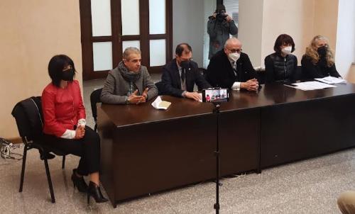 Un momento della conferenza stampa cui ha preso parte l'assessore all'Università Alessia Rosolen (nella foto seconda da destra)