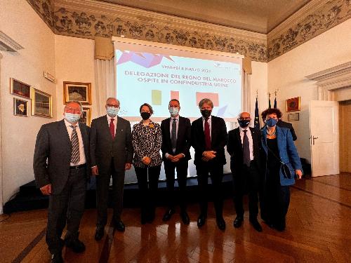 Gli assessori regionali Bini e Pizzimenti con l'ambasciatore del Marocco Youssef Balla, il console Chafik Cherkaoui, la vicepresidente di Confindustria Udine Anna Mareschi Danieli, il rettore Roberto Pinton, la direttrice del Mits Udine Ester Iannis e gli assessori regionali Bini e Pizzimenti