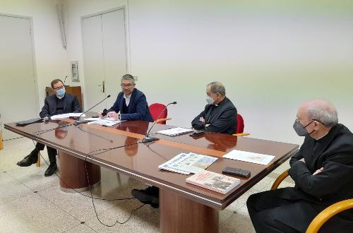 L'intervento dell'assessore ai corregionali all'estero Pierpaolo Roberti nel corso della conferenza stampa svoltasi nella sede della Diocesi Concordia-Pordenone