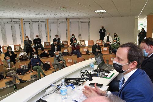 L'intervento del governatore del Friuli Venezia Giulia, Massimiliano Fedriga, durante l'incontro svoltosi a Sacile nel corso del quale sono stati illustrati gli investimenti nel comparto della Salute nell'area liventina.