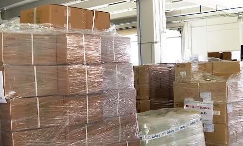 Parte del materiale sanitario e farmaci caricati dall'hub nazionale di smistamento di Palmanova sui Tir partiti verso il confine rumeno con l'Ucraina