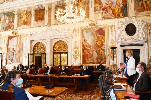 Una fase dell'incontro tra la Regione e sindaci dell'udinese sul Pnrr a palazzo Belgrado a Udine