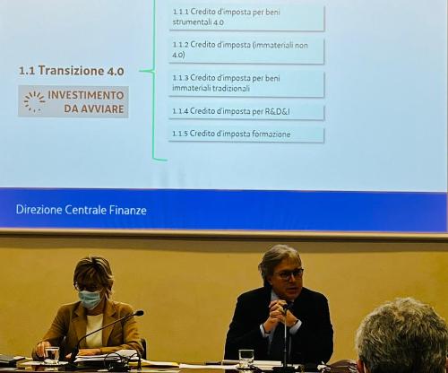 L'assessore regionale alle Finanze Barbara Zilli e l'assessore alle Attività produttive Sergio Emidio Bini durante la riunione con i rappresentanti delle categorie economiche del Friuli Venezia Giulia