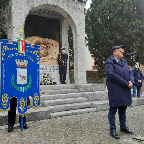 L'assessore regionale Sebastiano Callari interviene alla cerimonia per la Giornata dell’Unità nazionale, della Costituzione, dell’Inno e della Bandiera, presso il monumento ai Caduti di via Fratelli Rosselli a Monfalcone alla presenza del sindaco Anna Maria Cisint