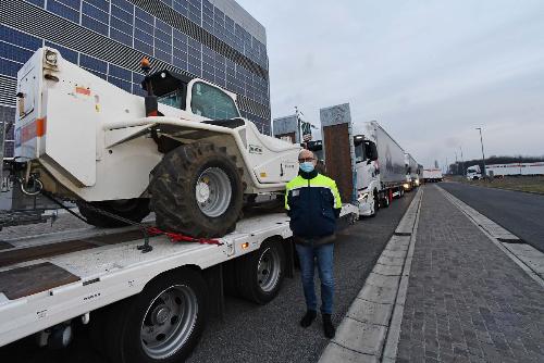 Il vicegovernatore della Regione con delega alla Protezione civile Riccardo Riccardi alla centrale operativa di Palmanova al momento della partenza volontari che compongono la colonna partita dei volontari per Michalovce, in Slovacchia, nei pressi del confine ucraino.