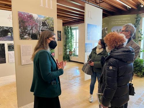 L'assessore regionale alla Cultura, Tiziana Gibelli, visita la mostra 'Il verde alfabeto. Giardini e parchi storici del Friuli Venezia Giulia" a Villa Manin.