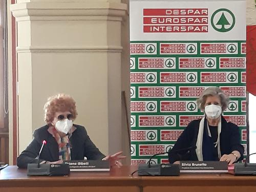 A sinistra della foto l'assessore regionale Tiziana Gibelli durante la presentazione dell'iniziativa