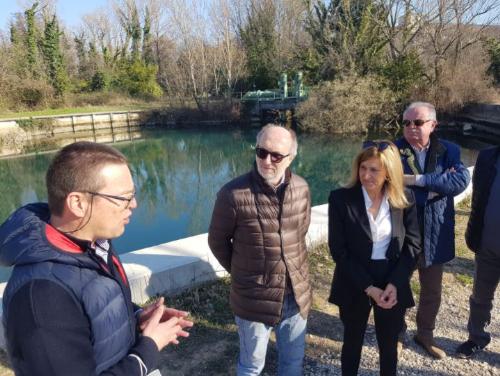 Il vicegovernatore Riccardo Riccardi con il sindaco di Duino Aurisina, Daniela Pallotta, alla presentazione del consolidamento delle sponde del fiume Timavo in località San Giovanni in Tuba