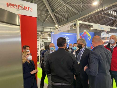 L'assessore regionale alle Attività produttive Sergio Emidio Bini in visita ai padiglioni di Samuexpo a Pordenone