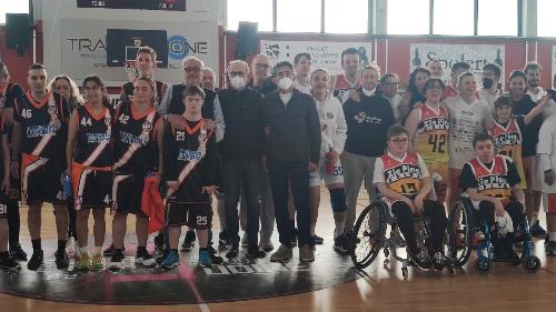 Foto di gruppo della terza giornata di campionato regionale baskin girone Gold, al palasport Benedetti di Udine