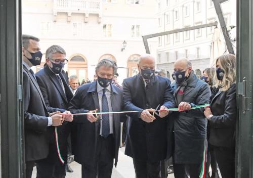 Taglio del nastro della mostra al Teatro Verdi "L’Antimafia itinerante - trentennale della Dia"