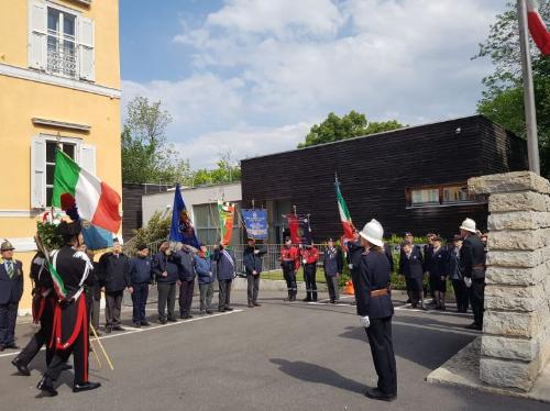 Un momento della cerimonia che si è tenuta in largo Caduti di Nassiriya a Trieste