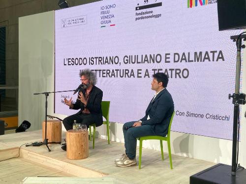 Il cantautore Simone Cristicchi ospite dell'evento svoltosi nello stand della Regione Friuli Venezia Giulia